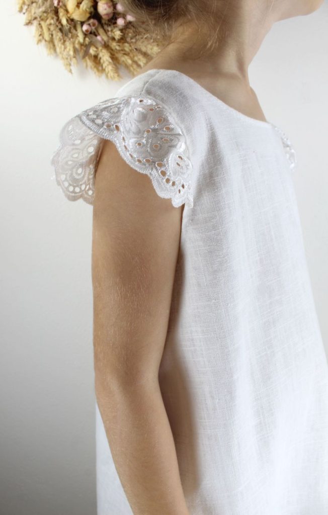 PetraVe, detské ľanové šaty s krídelkovými rukávmi, biele , ale i iné farby na objednávku.