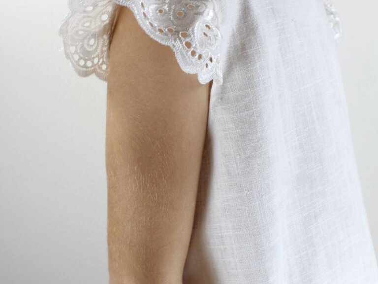 PetraVe, detské ľanové šaty s krídelkovými rukávmi, biele , ale i iné farby na objednávku.